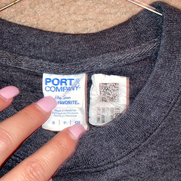 Schitt’s Creek Mora Rose Bebe it’s cold outside - Picture 4 of 4